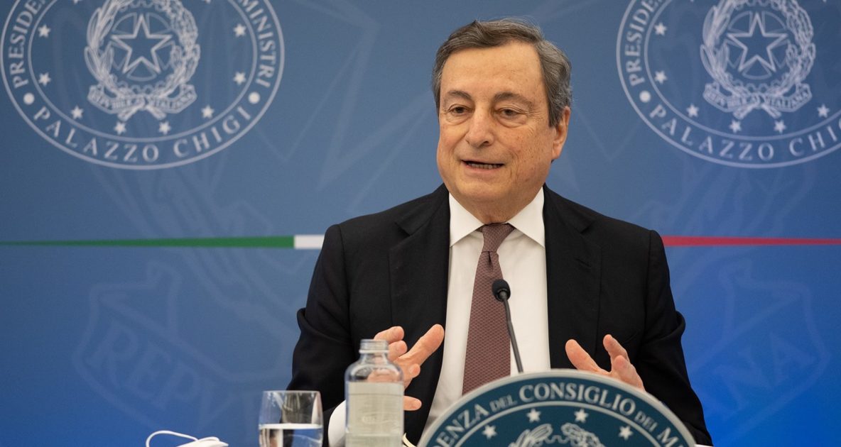 La manina di Draghi sui Servizi. I capi prescelti dureranno 8 anni. Blitz del premier con il decreto Milleproroghe. Raddoppiato il mandato ai direttori di Dis, Aisi e Aise