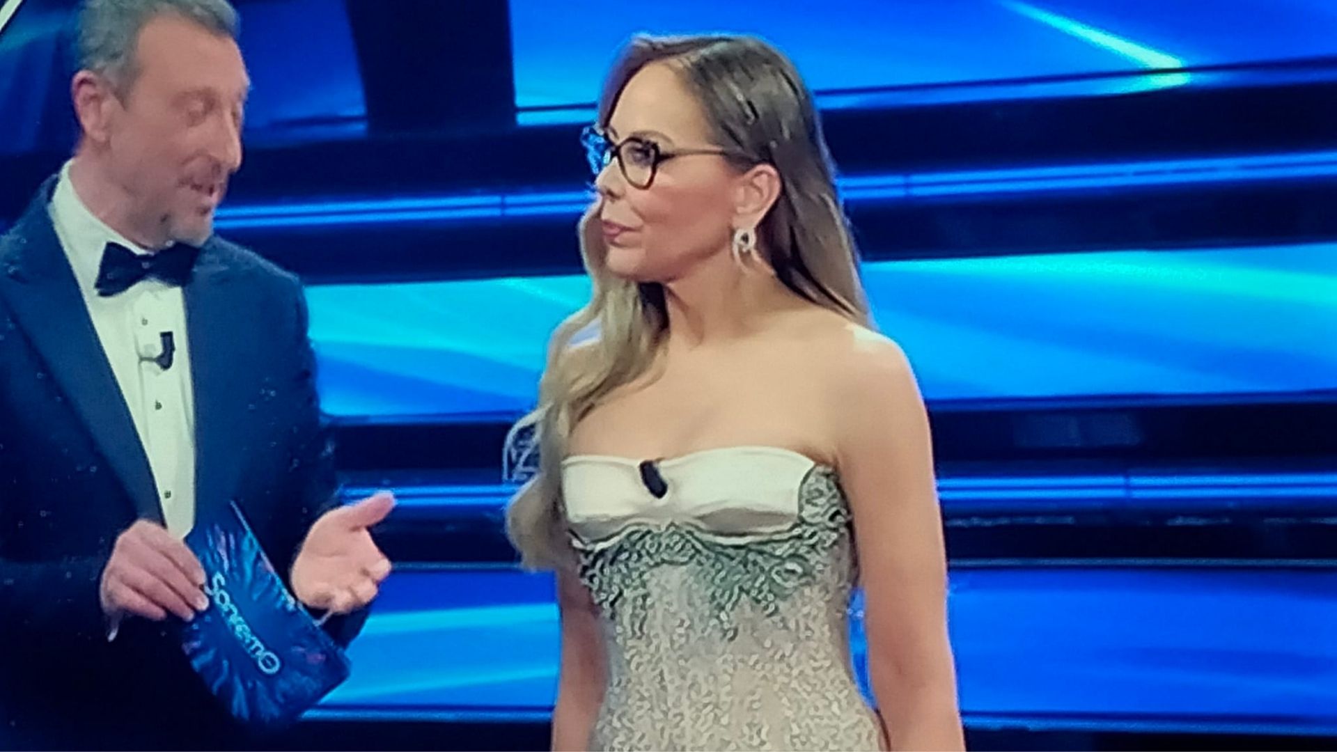 Ornella Muti look Sanremo 2022: vestito di Swarovski