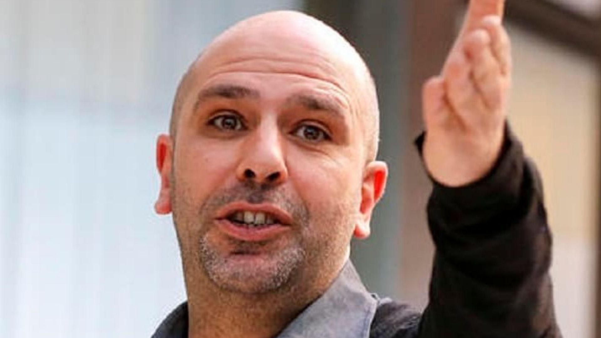 Checco Zalone da Zelig a Sanremo, film, figli e canzoni dell’artista