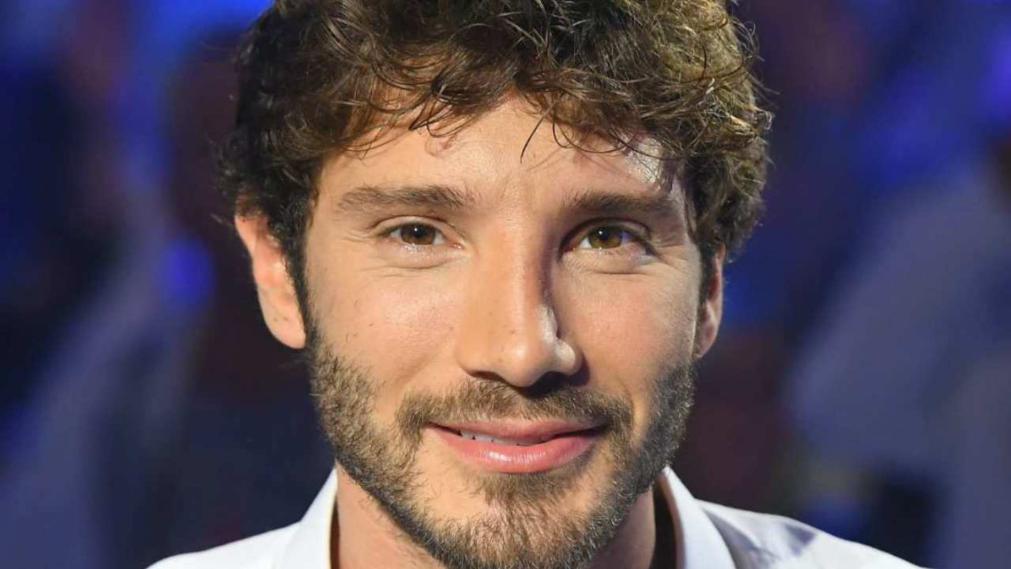 Stefano De Martino: fidanzata, figlio e programma del Conduttore di Stasera tutto è possibile