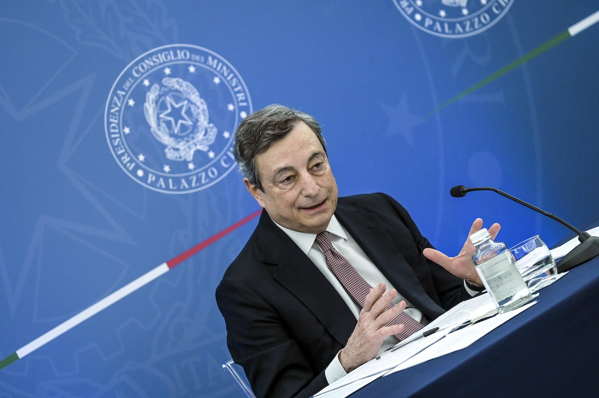 Truffe Superbonus 110, il peggiore alibi del “Migliore”: Draghi dà la colpa ai 5Stelle