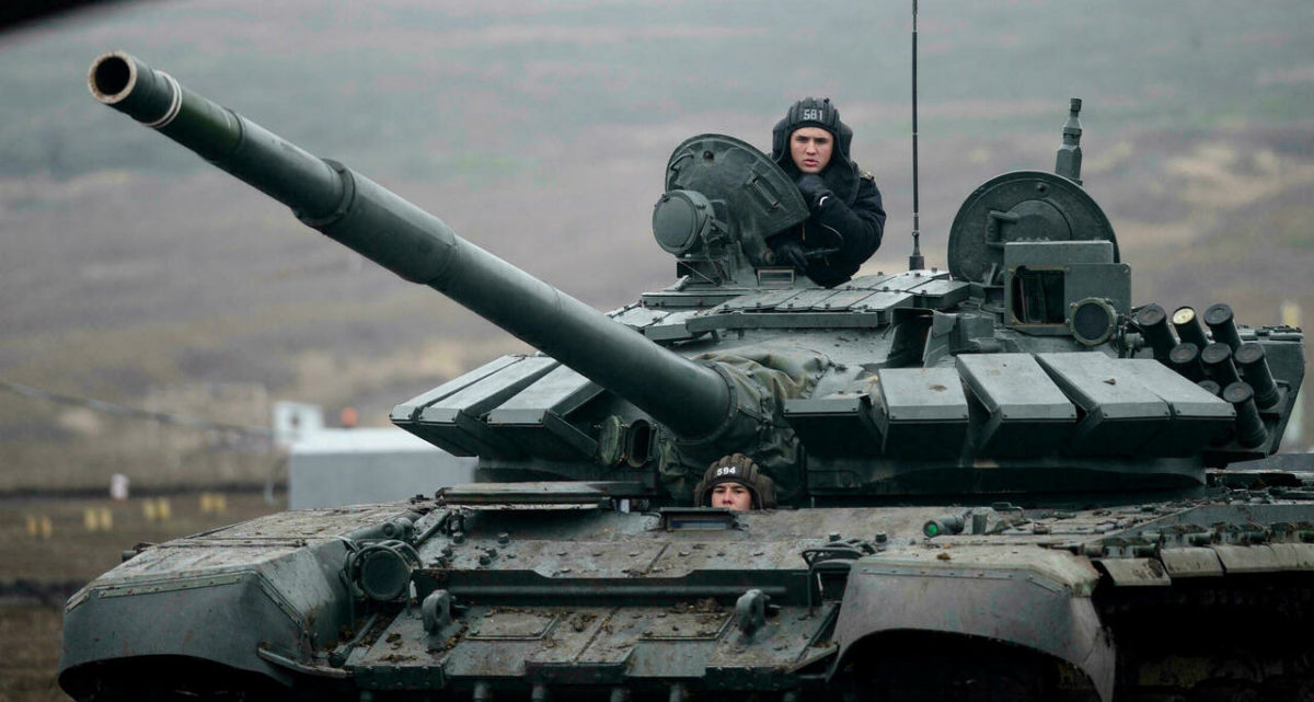 Ucraina, una parte delle forze russe lascia il confine. Kiev: evitata l’escalation. Mosca parla di fallimento storico della propaganda occidentale: “Svergognati e annientati senza sparare un colpo”