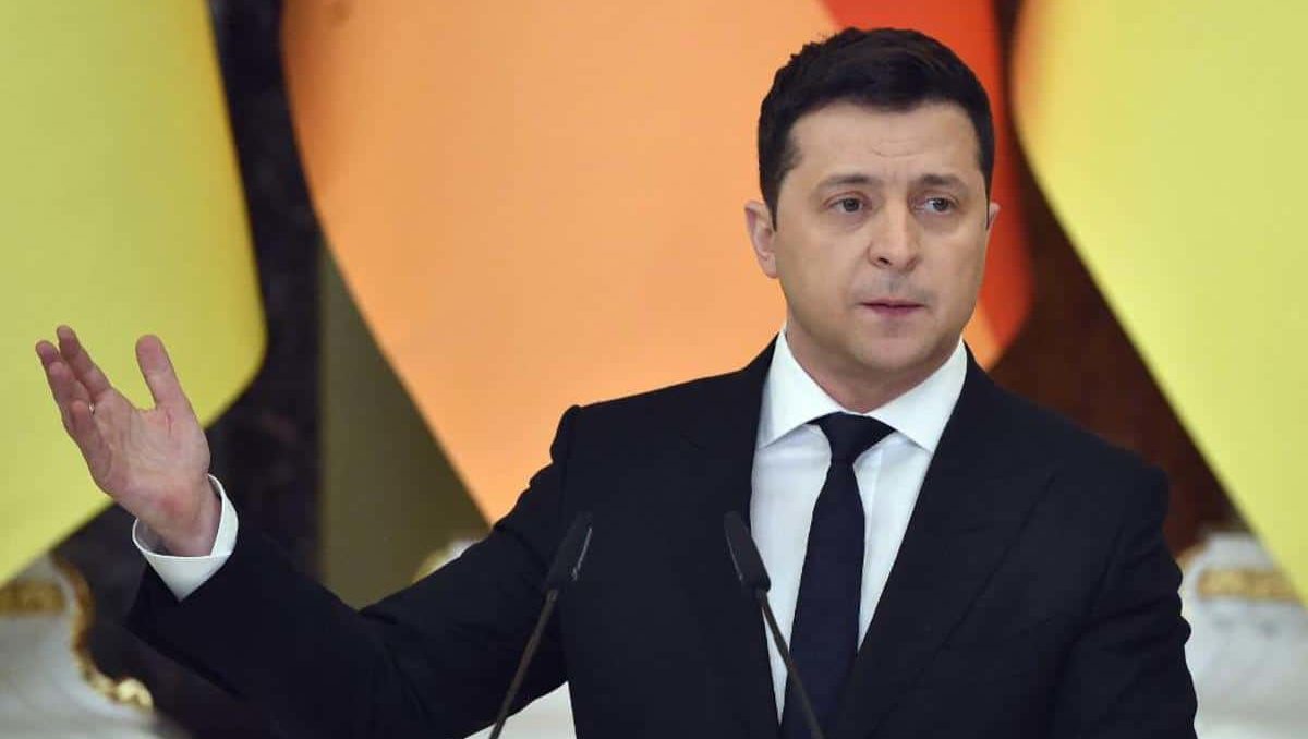 Guerra Ucraina Russia, Zelensky parla alla nazione: “Non ci arrenderemo. Lotteremo per il nostro Paese e lo sosterremo nelle piazze di ogni città”