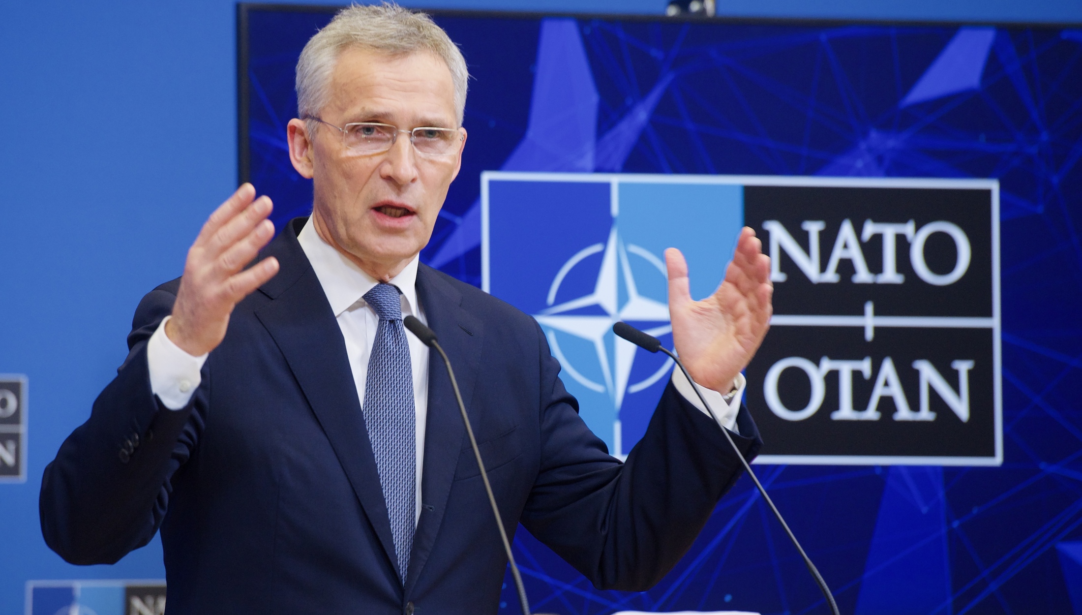 Stoltenberg vola a Roma per tirare le orecchie alla Meloni. Per la Nato, l’Italia deve arrivare al 2% del Pil in armamenti il prima possibile