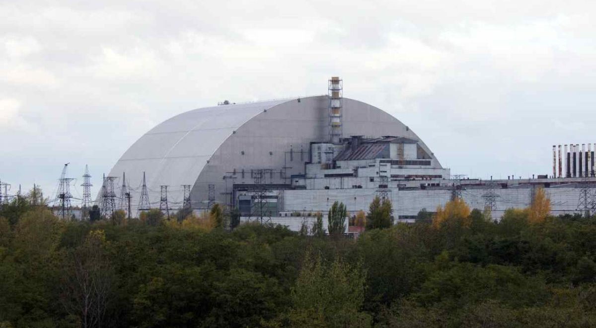 I russi bloccano Chernobyl. La centrale nucleare è scollegata dalla rete. L’allarme di Kiev: “Si rischia il rilascio di sostanze radioattive”