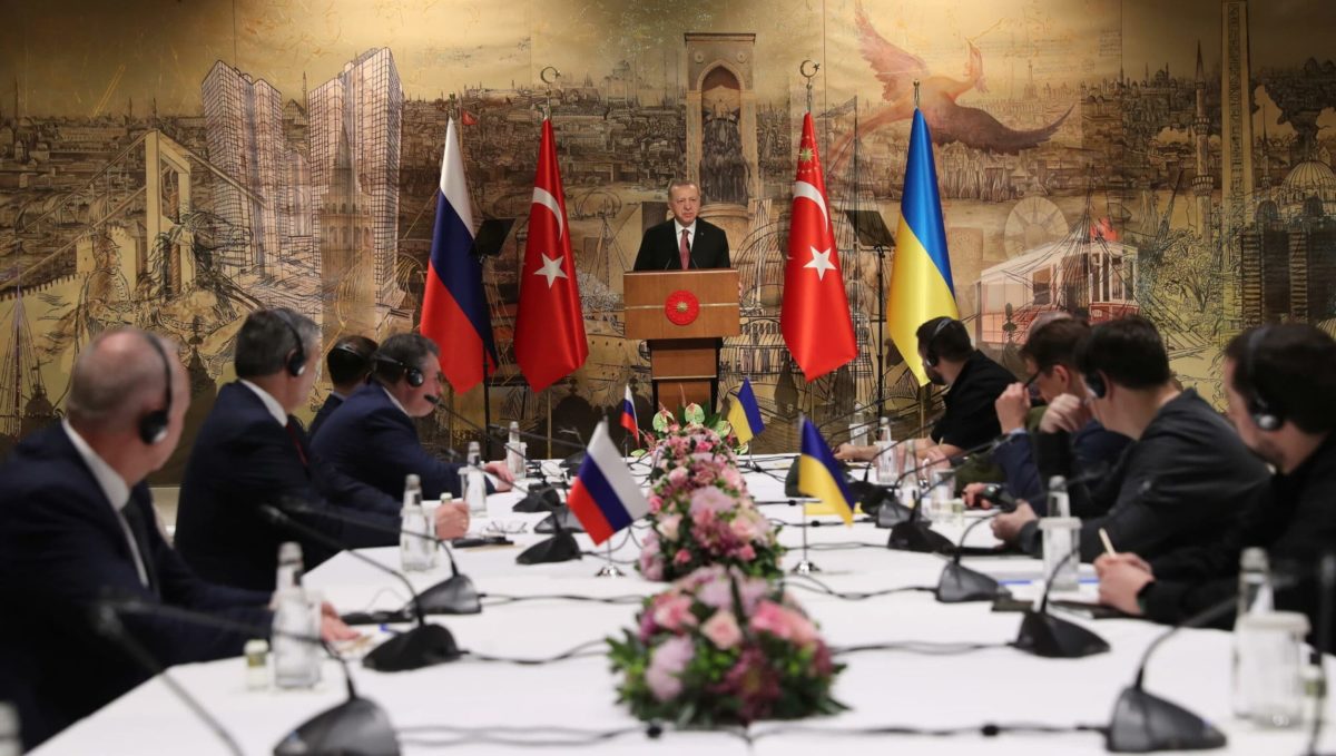Negoziati Russia Ucraina, passi in avanti a Istanbul. Il Governo di Ankara parla di un “significativo progresso”