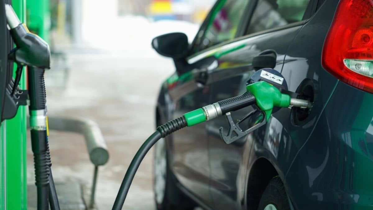 Quando conviene fare benzina? Le date con i prezzi migliori di marzo 2022