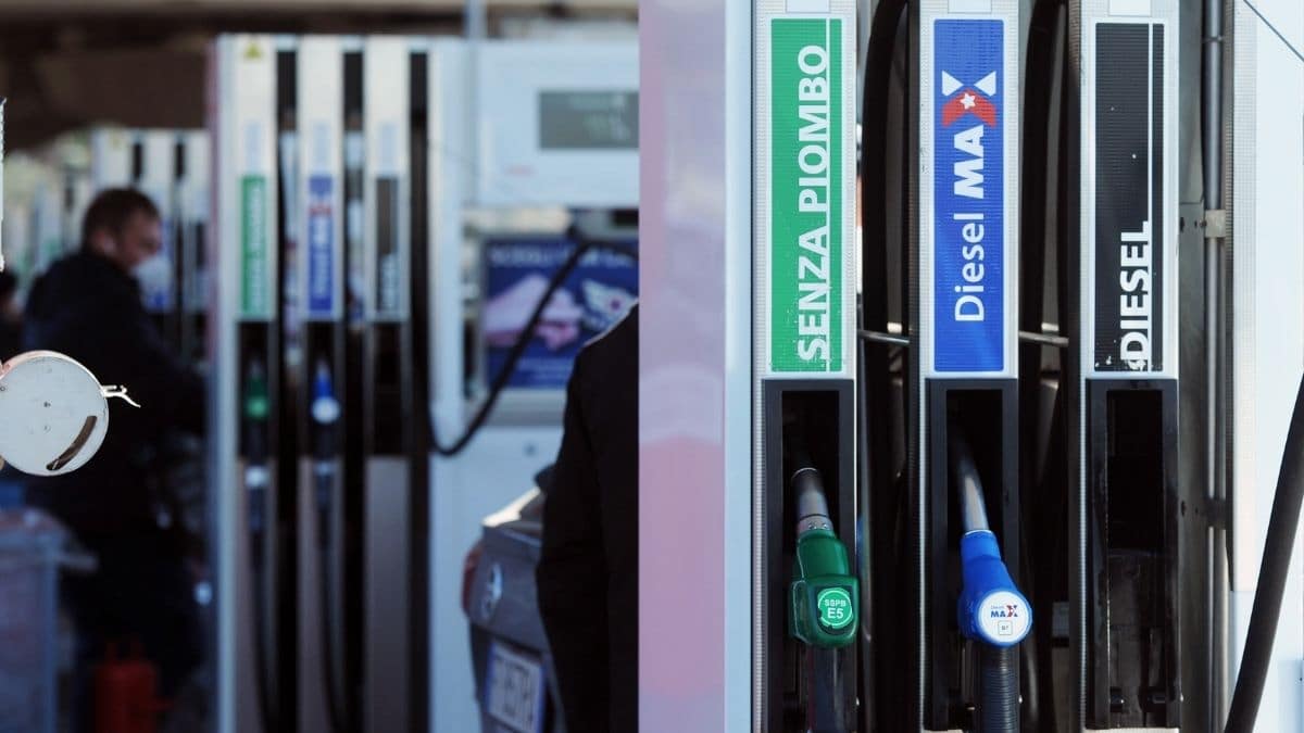 Benzina sempre più cara. Prezzi fuori controllo per le speculazioni