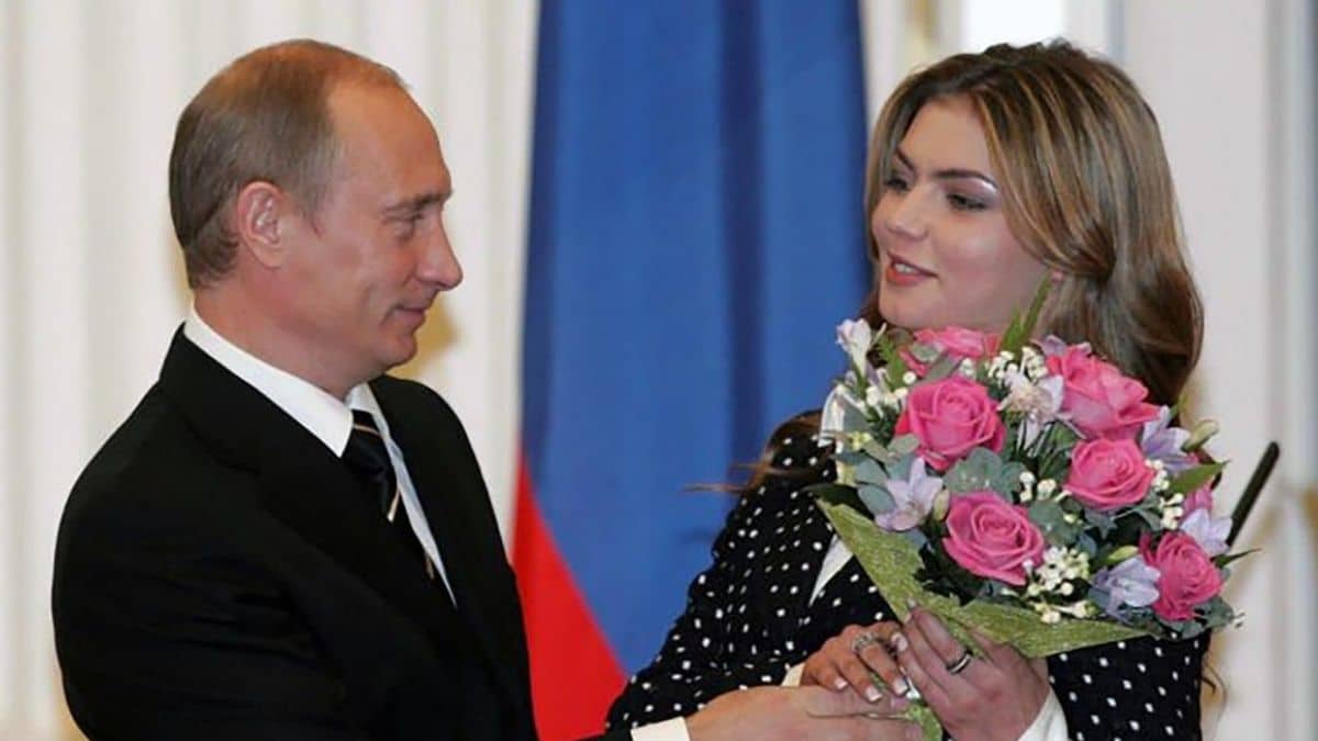 Alina Kabaeva, chi è l’amante di Putin? Si nasconde davvero con i figli in Svizzera?