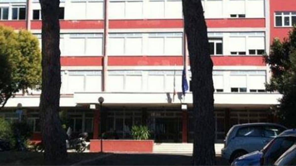 Liceo Montale di Roma, scandalo: preside accusata di avere una relazione con uno studente