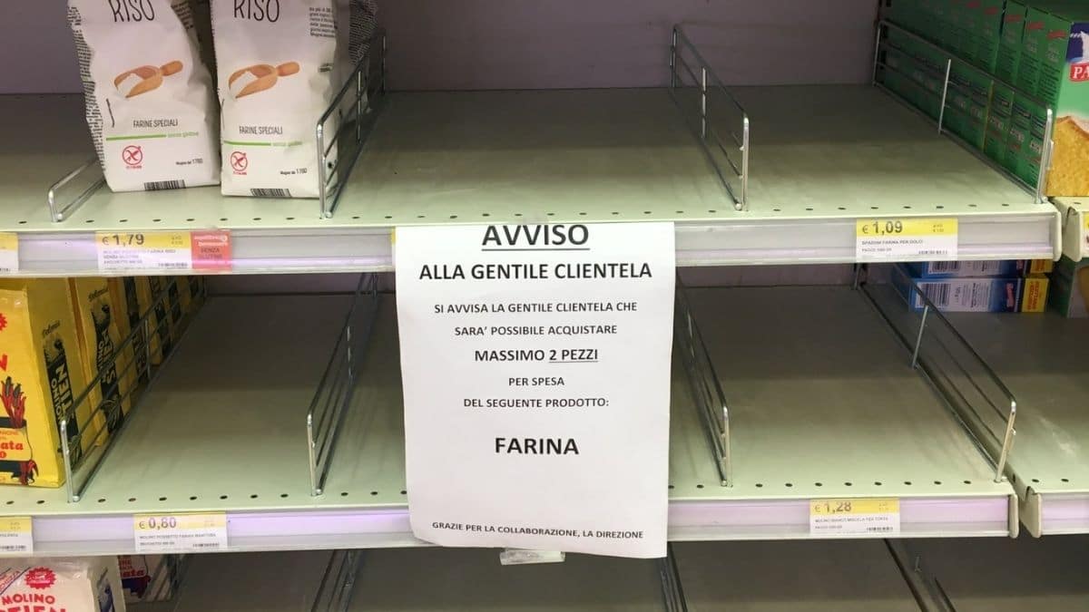 Spesa razionata, i prodotti con vendita limitata: olio, farina, scatolame, omogeneizzati e pannolini