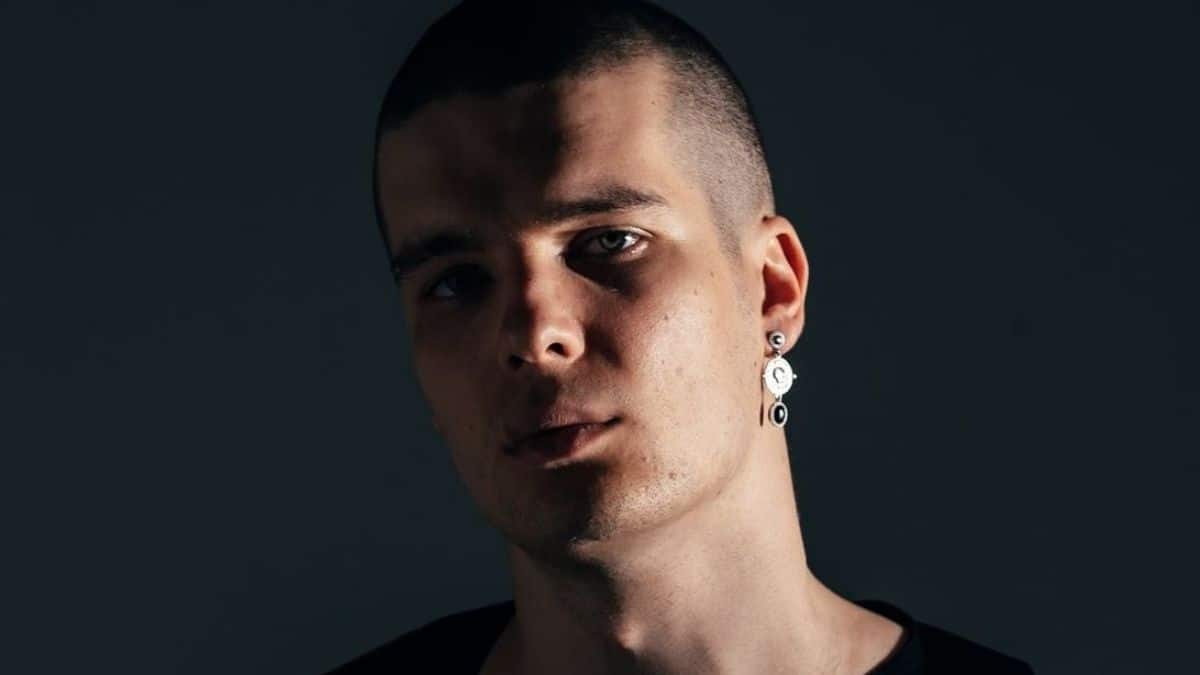 Slava, il rapper di origini ucraine che racconta la guerra sui social