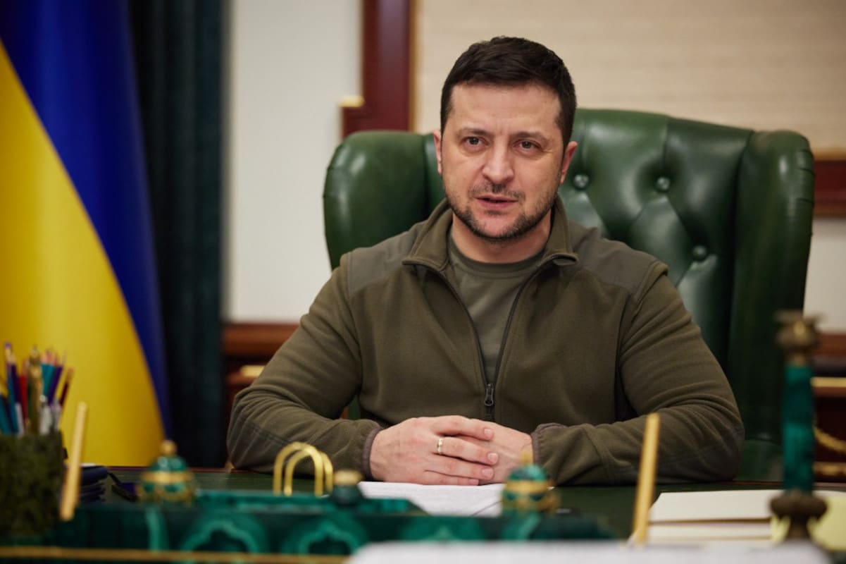 Zelensky al Parlamento italiano: “Il nostro popolo è diventato l’esercito quando ha visto la devastazione che l’esercito russo lascia dietro di sé”