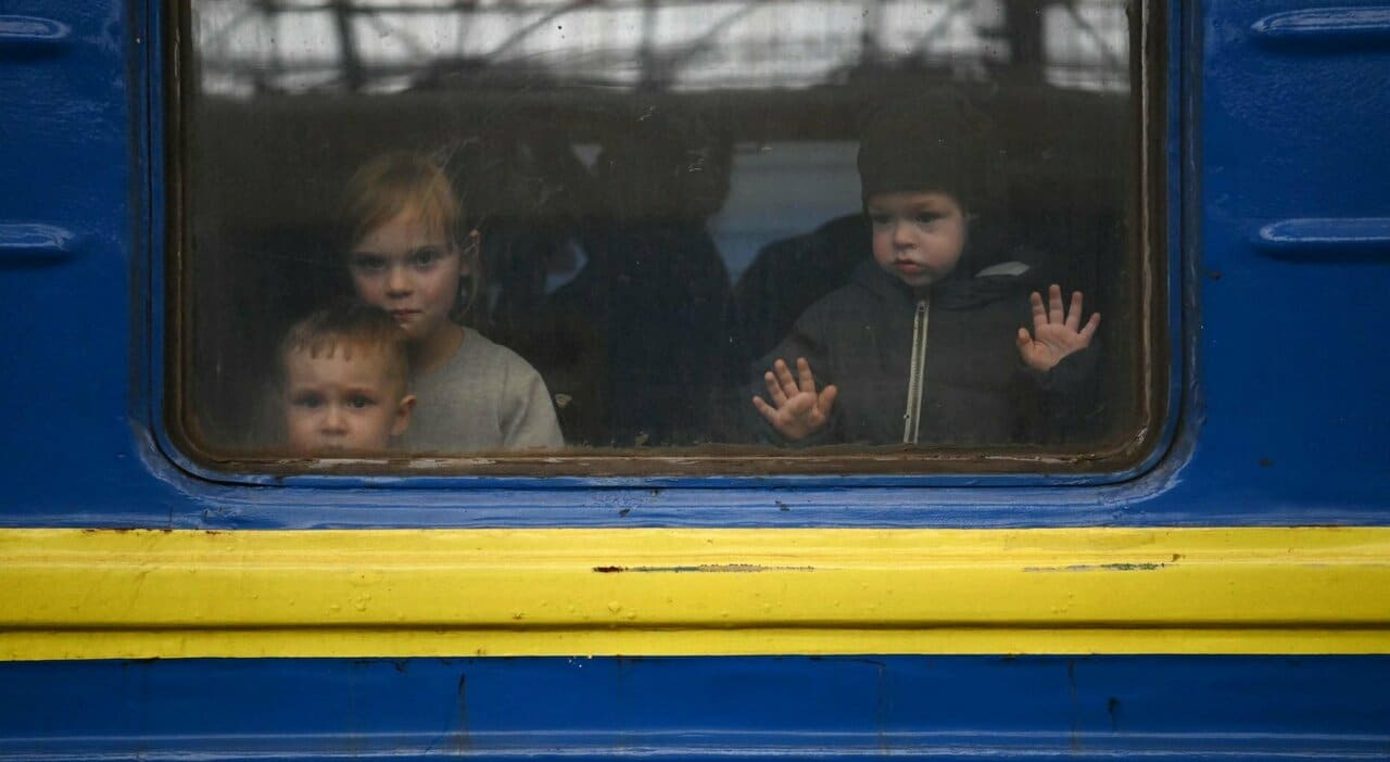 Il dramma dei bambini ucraini. L’Unicef lancia l’allarme. Metà dei tre milioni che hanno lasciato finora il Paese sono minori