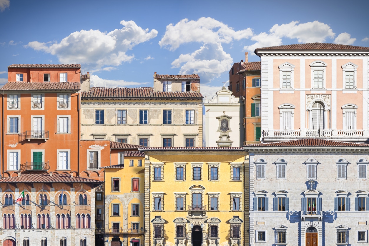 Il mercato immobiliare italiano verso il disastro: mutui che crescono più che in Europa e redditi più bassi