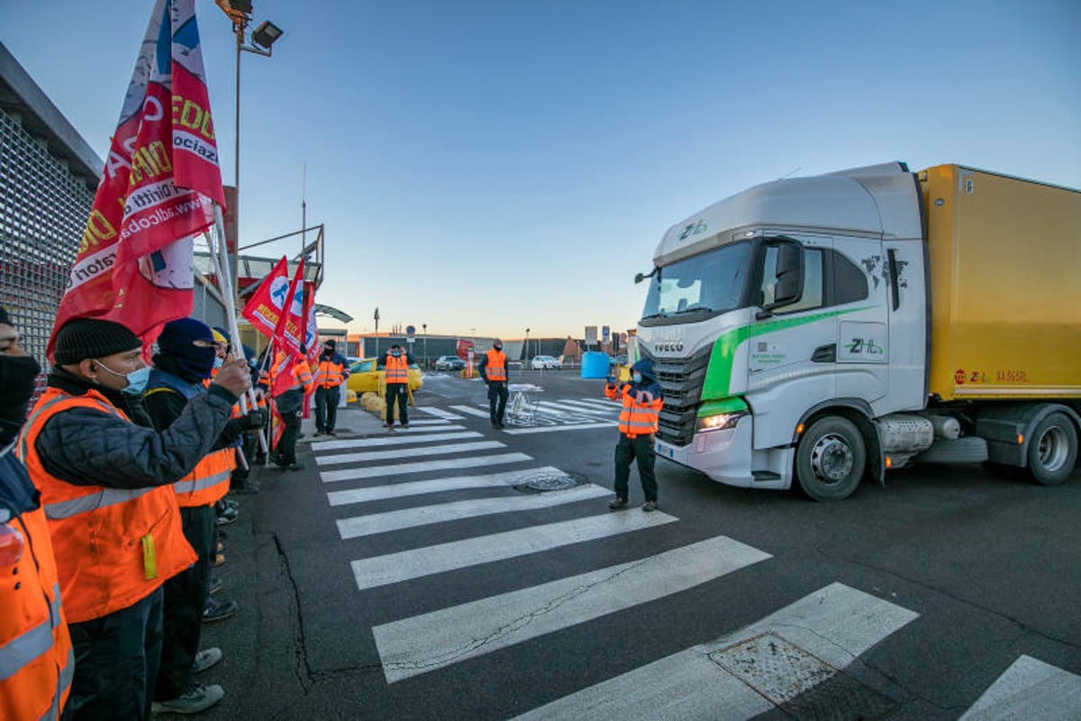 Sciopero degli autotrasportatori in Sardegna: annunciato il blocco dei porti dal 27 giugno per protestare contro il caro carburante