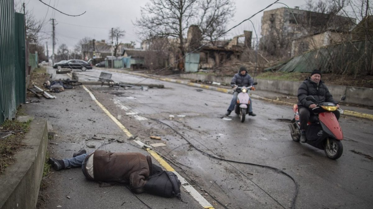 Massacro di Bucha, trovata una stanza delle torture con cinque civili morti. Ue e Ucraina indagheranno insieme sui crimini compiuti dai russi