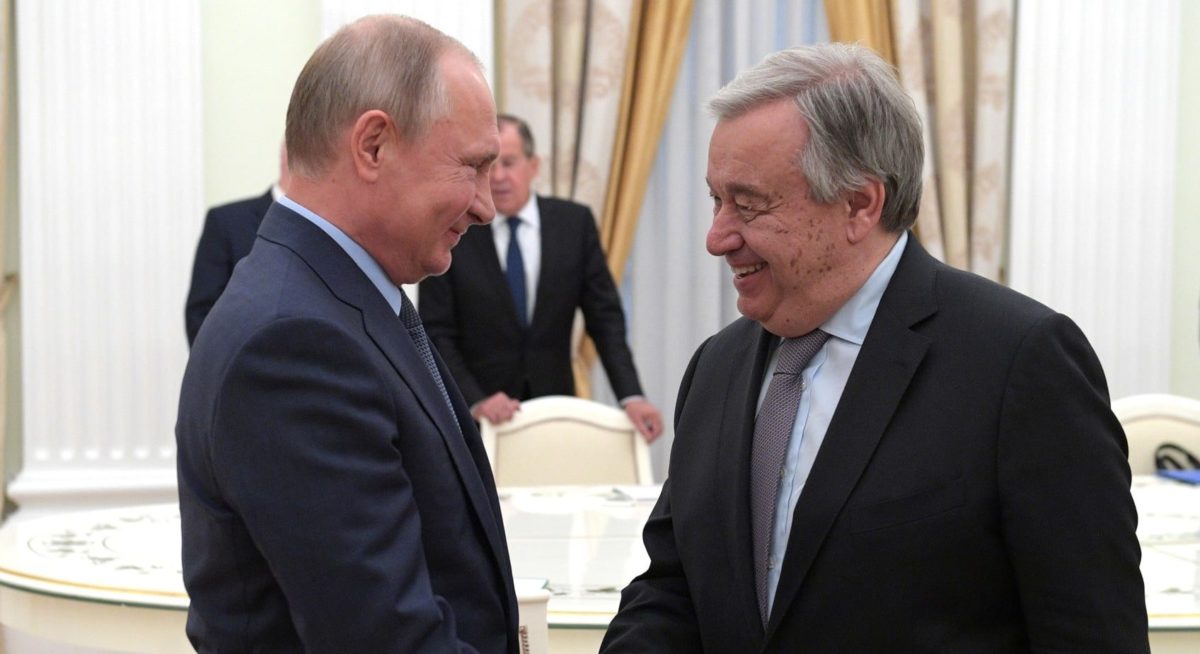 Guerra in Ucraina, Putin incontra a Mosca Guterres: “Senza un accordo su Crimea e Donbass non c’è nessuna garanzia di sicurezza”