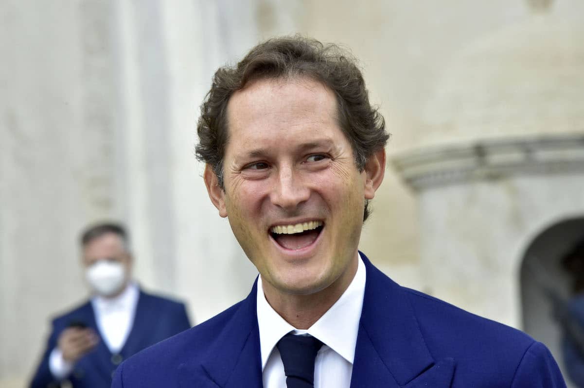 John Elkann investe nel nucleare, mentre lo Stato italiano sostiene i modelli elettrici della Fiat