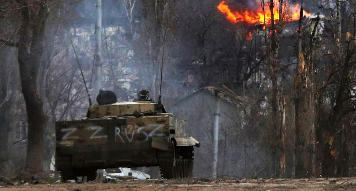 Affondo russo a Mariupol, è l’attacco finale. Battaglia decisiva per il controllo del Donbass. La città è ormai distrutta. Incrociatore russo in fiamme al largo di Odessa