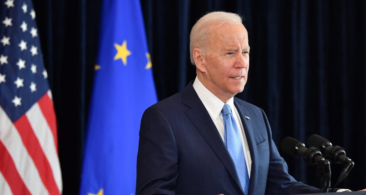 Biden butta benzina sul fuoco dell’Ucraina e l’Europa lo segue