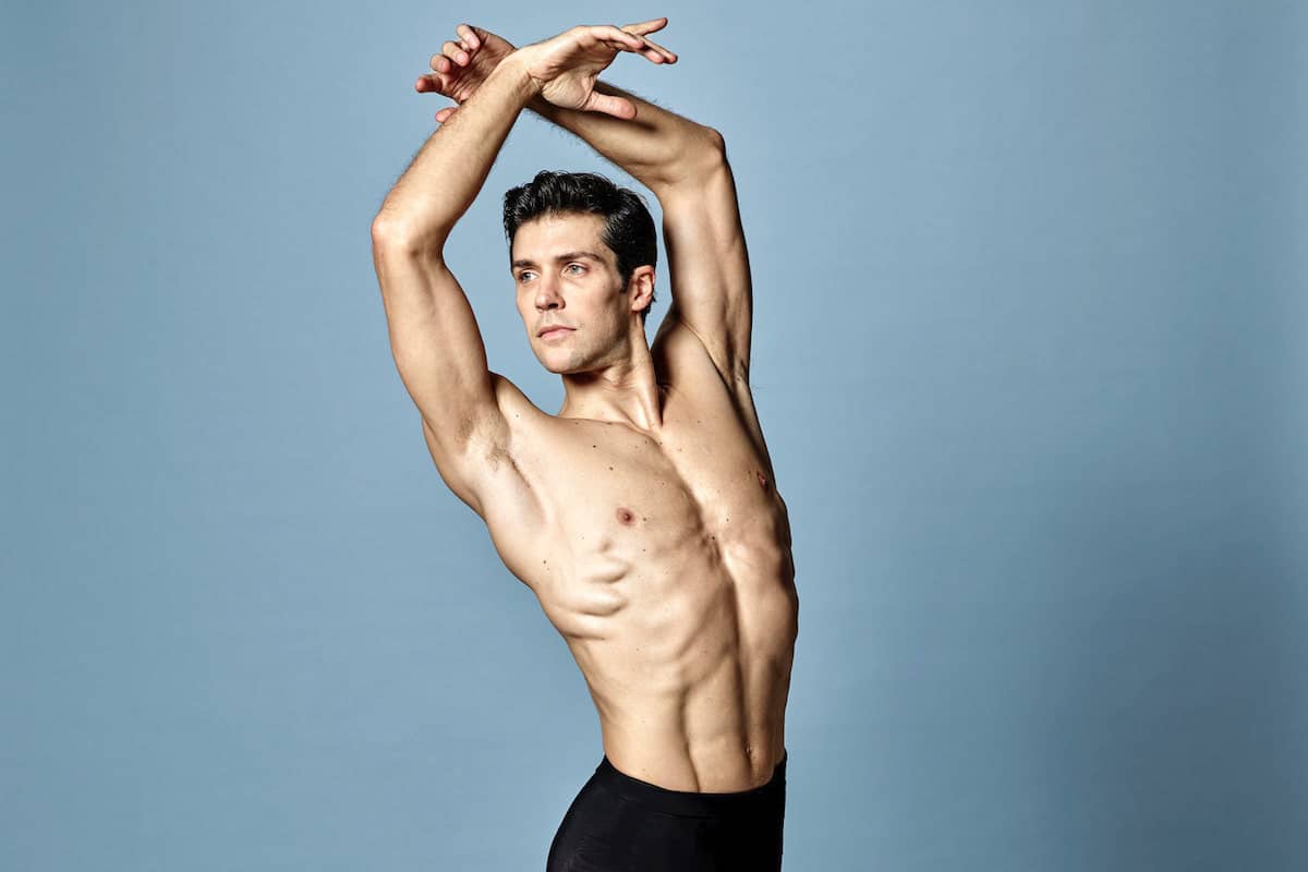 Roberto Bolle: età, altezza, fisico, gemello, compagno e stipendio del ballerino