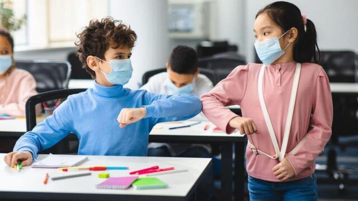 Mascherine al chiuso, fino a quando sono obbligatorie in Italia? Le ipotesi