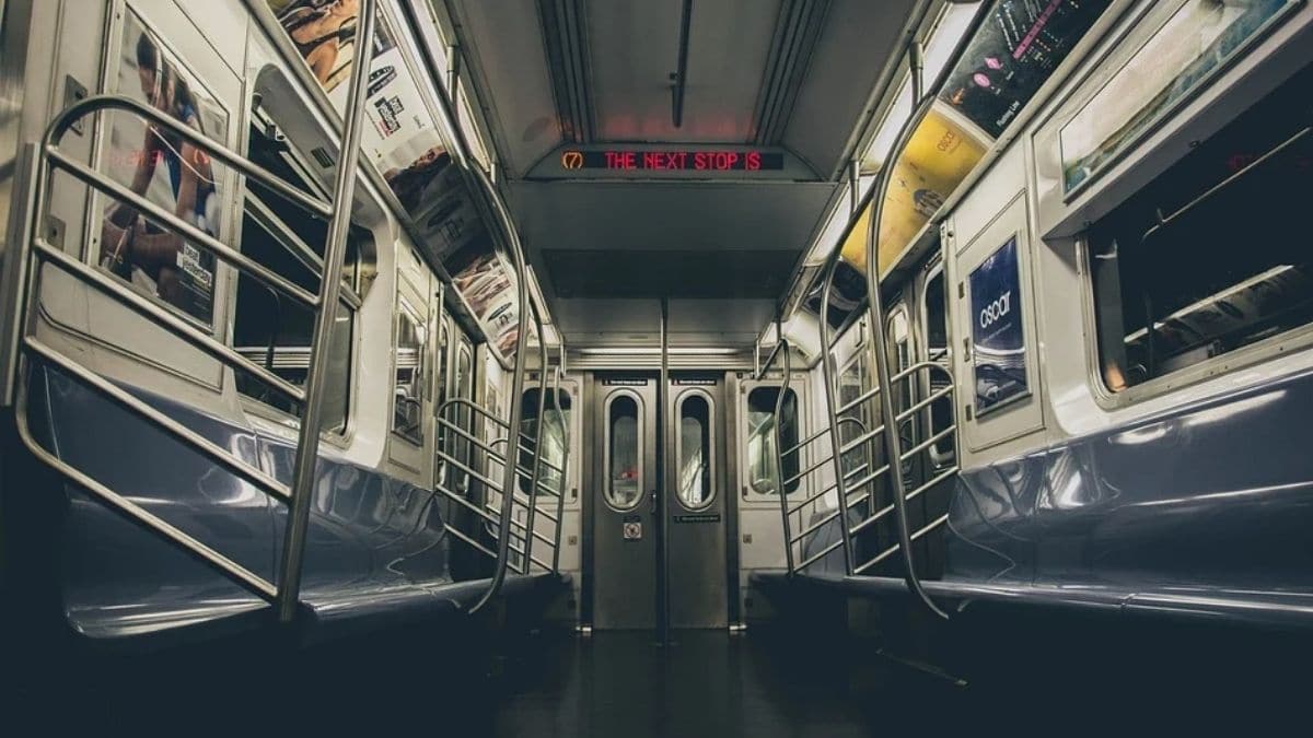 Sparatoria in metro a New York: trovate 6 bombe inesplose, almeno 13 i feriti. Caccia al sospetto attentatore