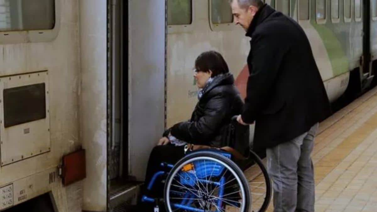 Disabili fatti scendere dal treno: così deraglia il “treno” della dignità