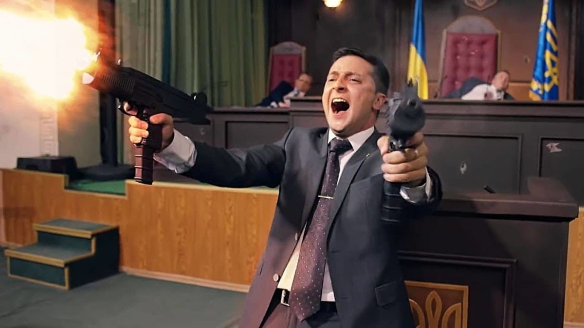 In tv “Servant of the people”. Lo share cavalca la tragedia ucraina. Trasmessa da La7 la serie con Zelensky protagonista. Un modo per dirci che la guerra è bella anche se fa male