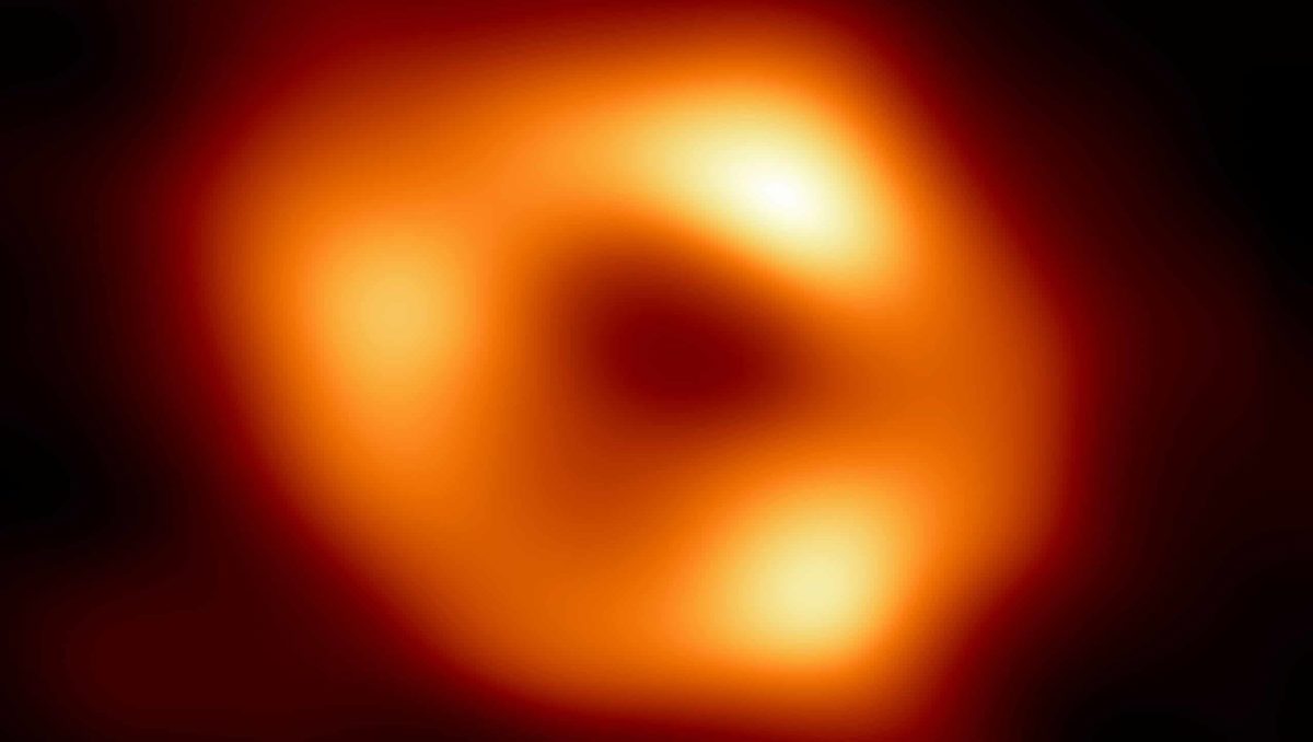Fotografato il buco nero al centro della Via Lattea. L’immagine prova che esiste. Scoperto da un team di cui fanno parte anche ricercatori italiani