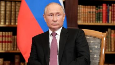 Putin vuole la mobilitazione industriale in Russia: così Mosca tenta di sopperire alla mancanza di armi e munizioni