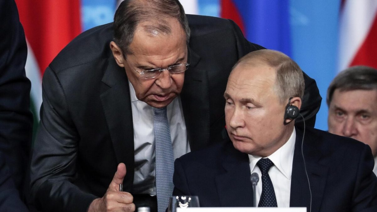 Lavrov, è bufera per l’intervista del ministro russo a Rete 4. Le Comunità ebraiche: “Meschina propaganda antisemita”. Se ne occuperanno anche Copasir e Agcom