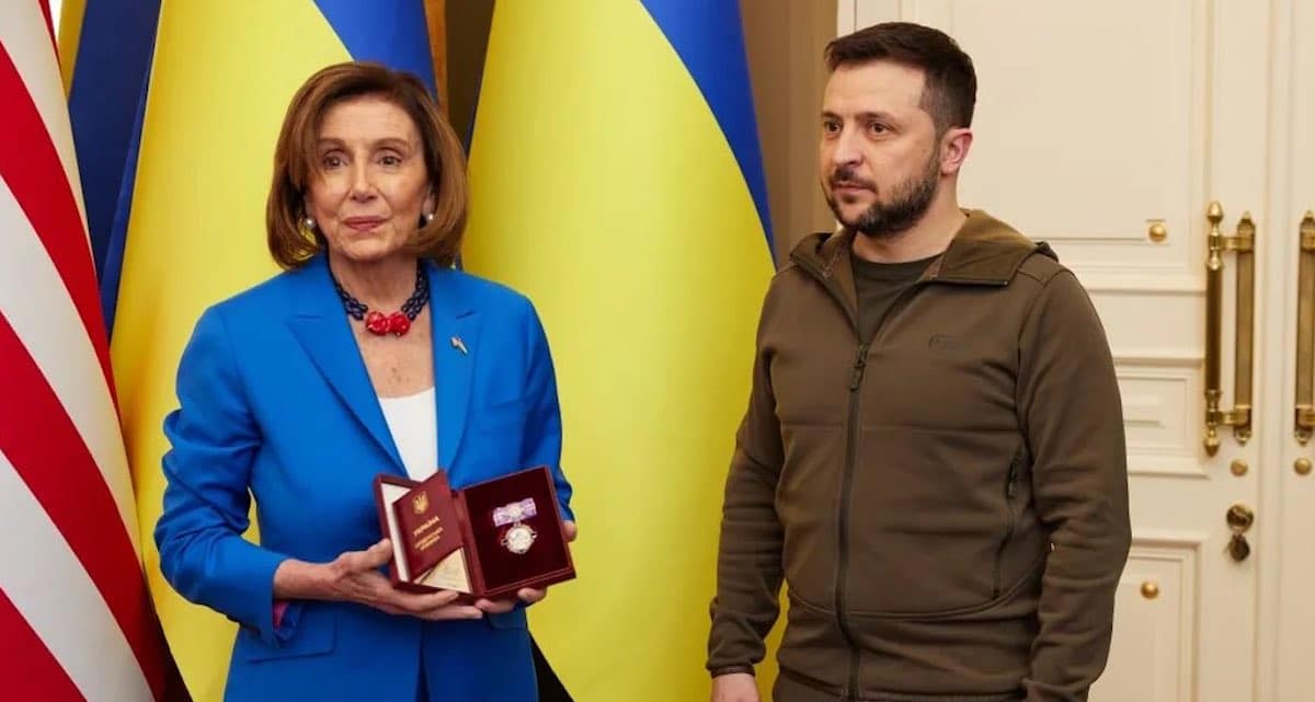 A Kiev l’incontro tra Zelensky e Nancy Pelosi. Gli  Stati Uniti continueranno a sostenere l’Ucraina. “Sulle città occupate tornerà a sventolare la nostra bandiera”