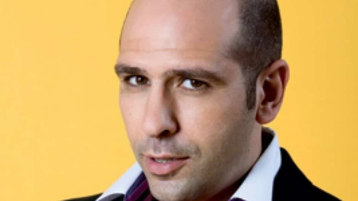 Checco Zalone, tour 2022: Amore+ Iva annunciato con il nuovo video pubblicato sui social