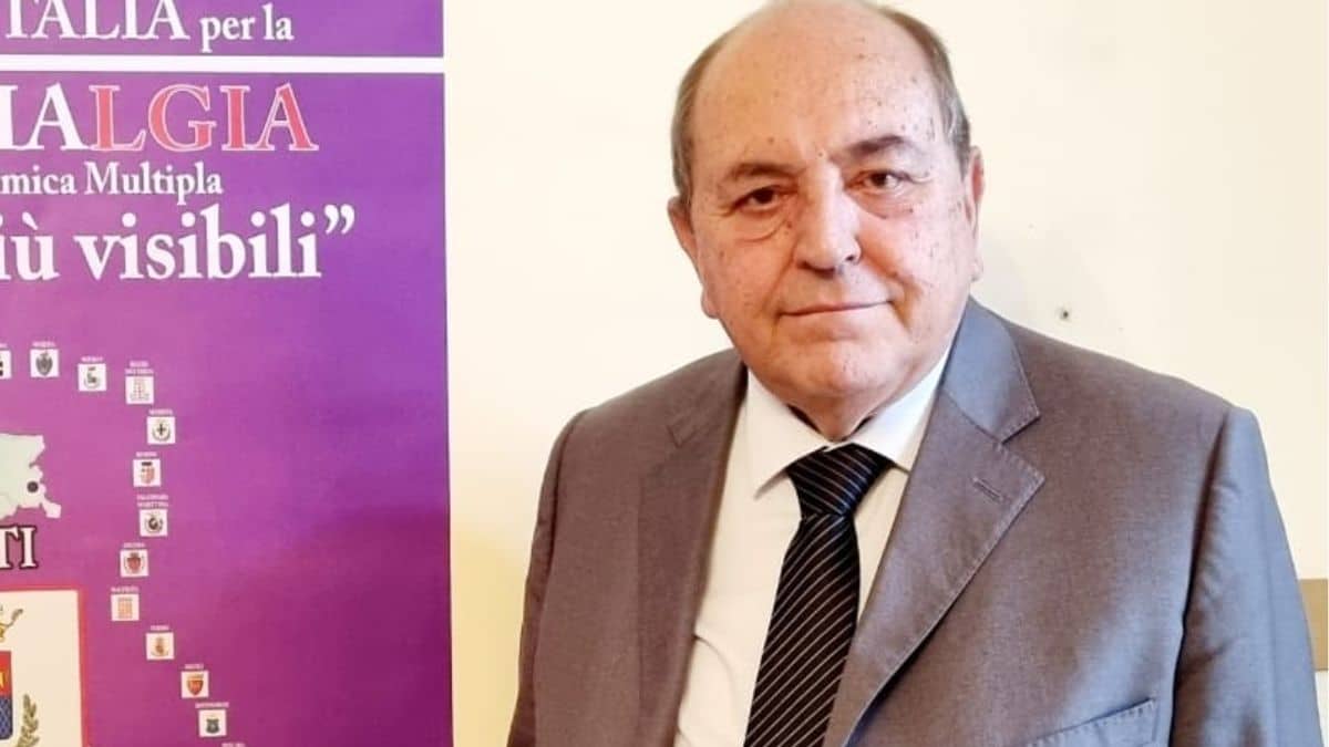 Sindaco di Rieti grida: “Boia chi molla”. Fa discutere il suo comizio elettorale. VIDEO