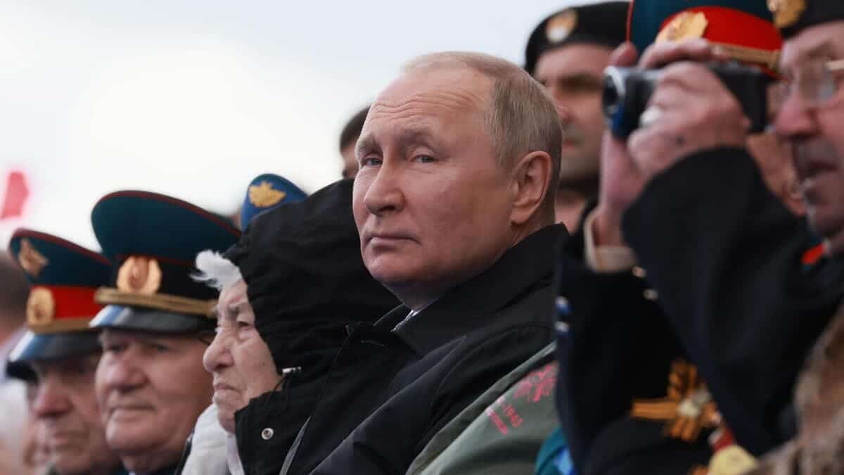Putin vola nei sondaggi solo perché terrorizza tutti. Secondo un’indagine indipendente il Cremlino gode dell’80% dei consensi. Ma il dato è falsato dalla repressione
