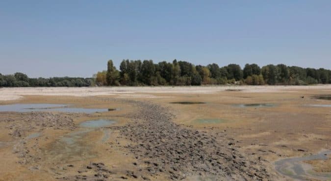 La siccità fa paura e il fiume Po registra il suo minimo storico. Nemmeno a ferragosto di un anno fa la situazione era così drammatica