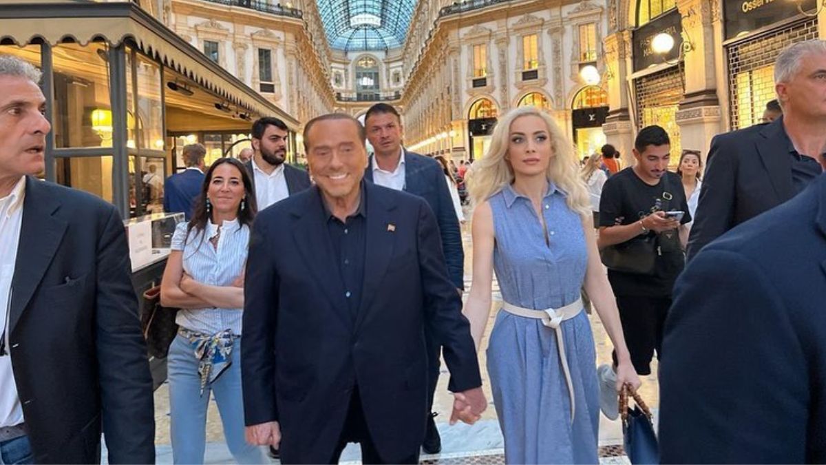 Berlusconi sogna di tornare protagonista in politica e nel calcio. L’annuncio a Monza: “Tra 8 mesi Forza Italia sopra il 20% e saremo protagonisti in serie A”