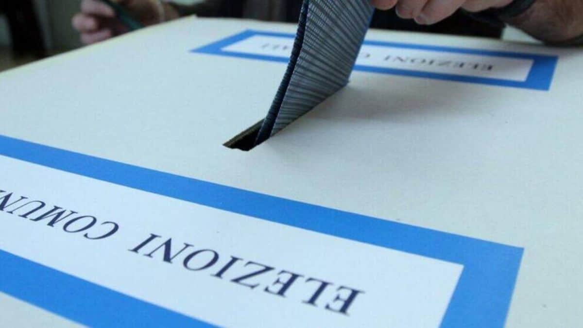 Ballottaggi Comunali 2022: quando si vota, come funziona e quali sono i Comuni. Centrodestra e centrosinistra: chi è in vantaggio?