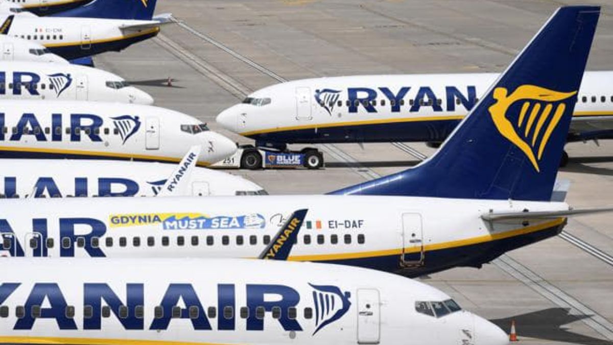 Ryanair dichiara guerra al governo: “Non rispetteremo il decreto idiota sul caro voli”