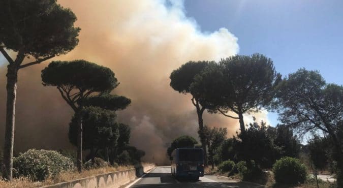 Roghi a Roma, le fiamme continuano e mettono in ginocchio la Capitale oltre a caldo e siccità