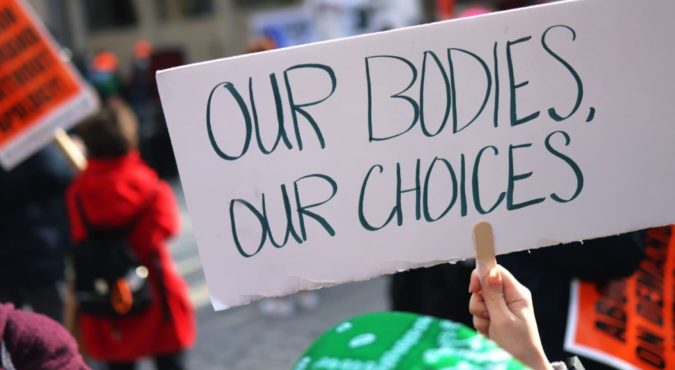 Aborto Usa e getta, la Corte Suprema cancella la sentenza che dal 1973 garantiva il diritto all’interruzione di gravidanza