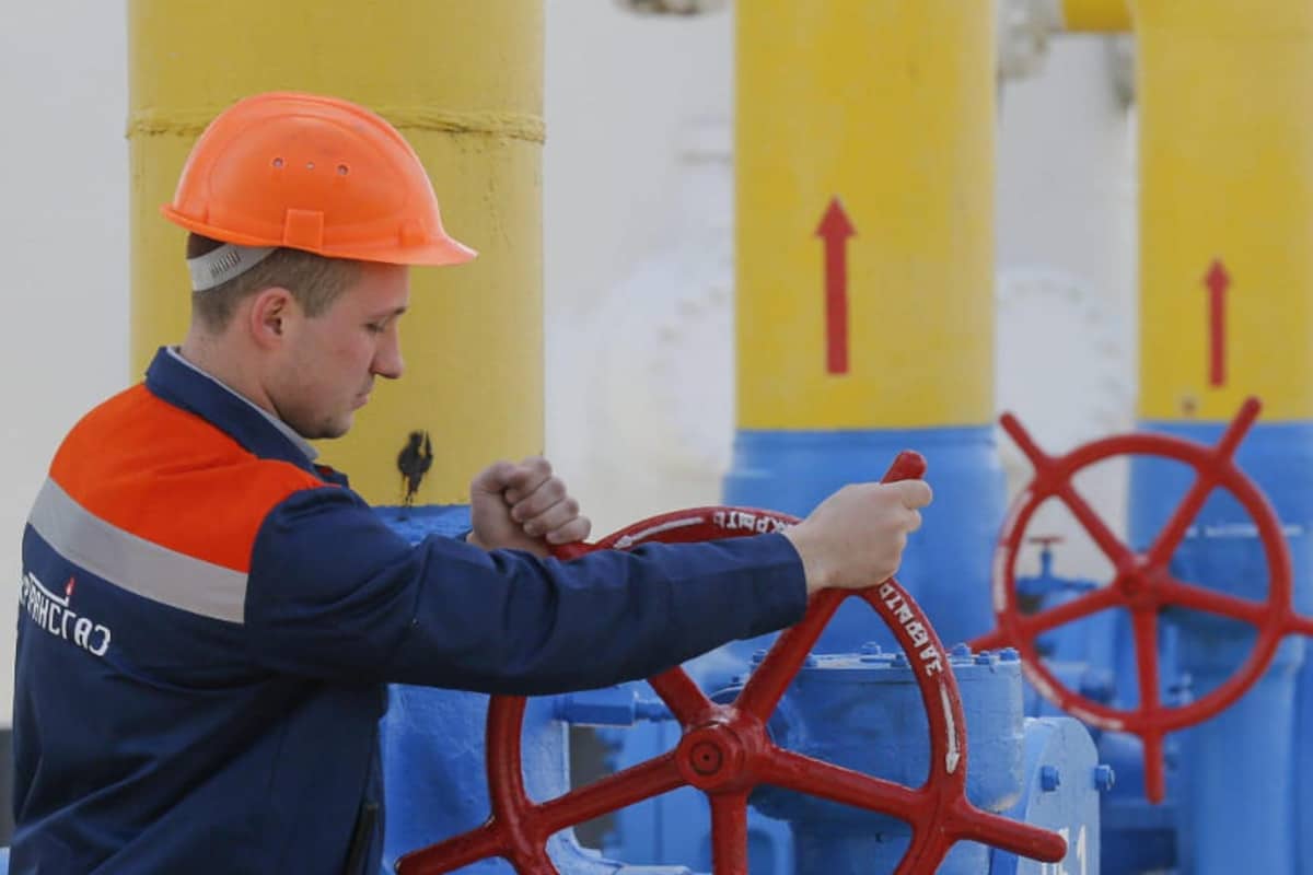 Gazprom taglia forniture di gas all’Italia, Eni comunica riduzione dei flussi di gas del 15%