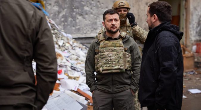 L’Ucraina pronta alla guerra infinita. Più arretra più promette di vincere