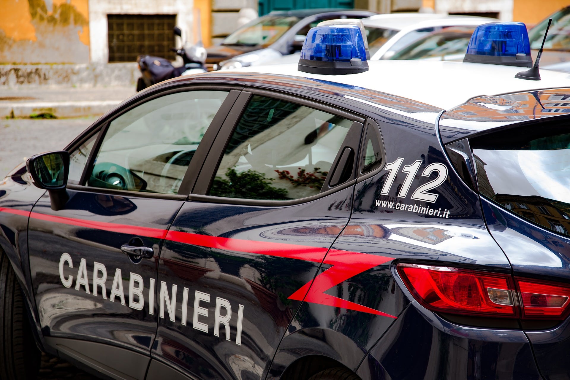 Borse di lusso, noleggi auto e biglietti. Generale dei carabinieri ai domiciliari