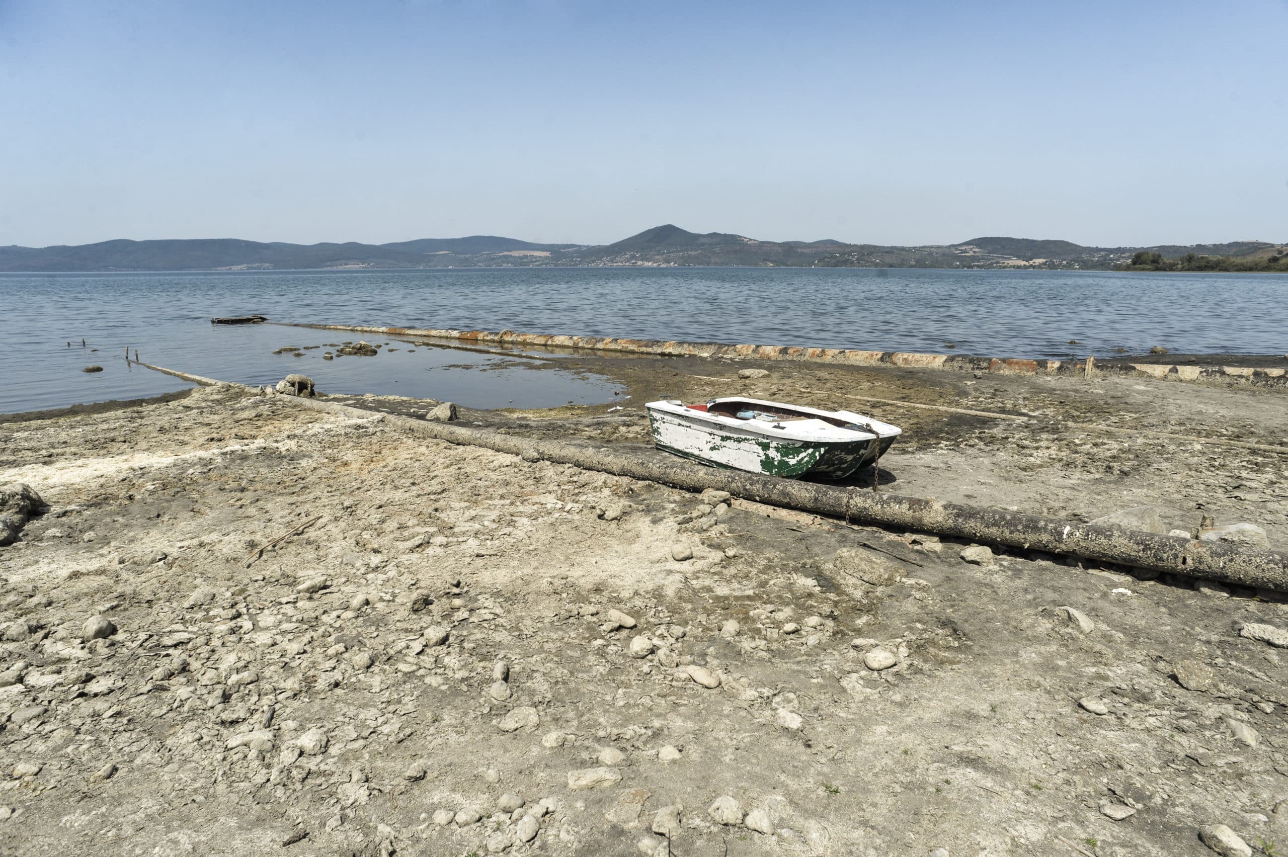 Disastro ambientale al lago Bracciano, il dg Ama Bossola e altri sei manager sono stati rinviati a giudizio