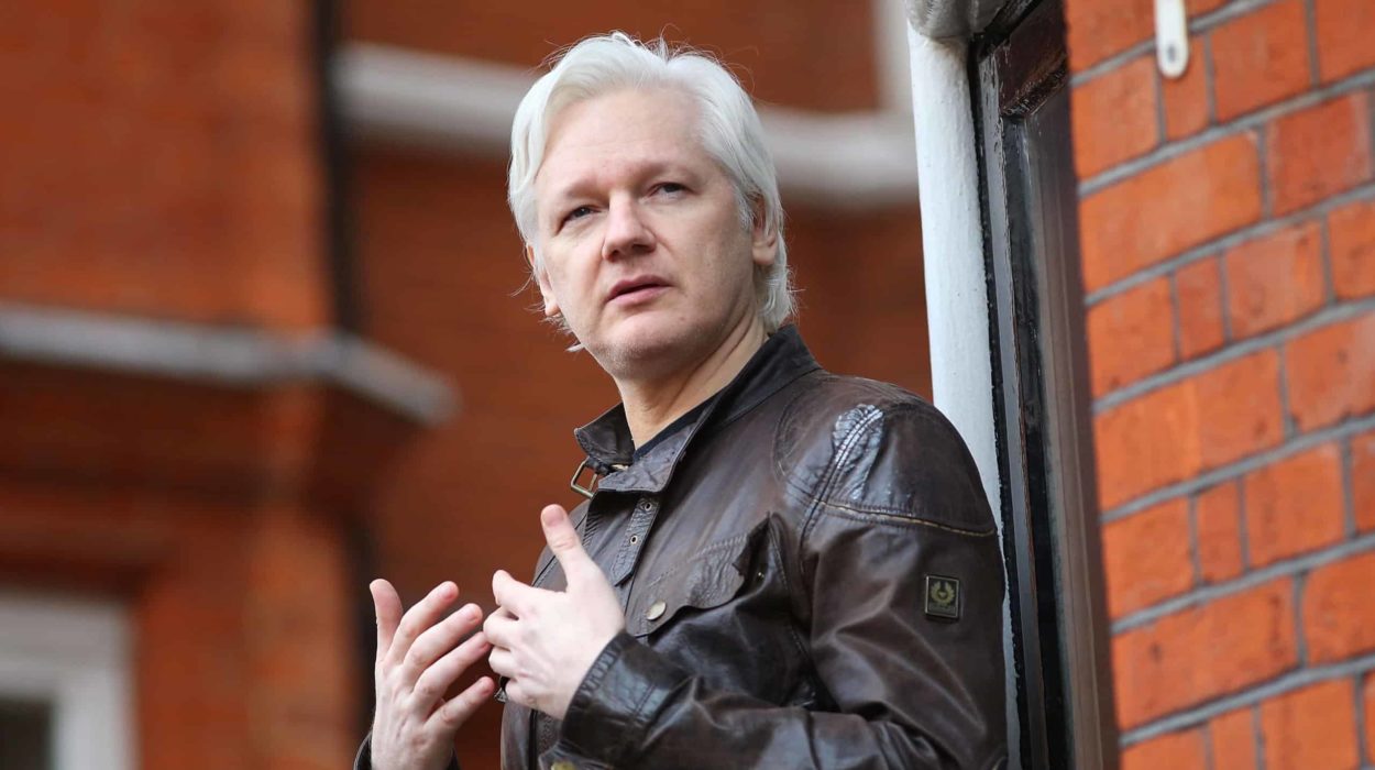 Ad Assange la tessera onoraria dell’Ordine dei giornalisti italiani