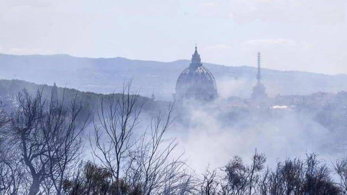 Roma, blackout per ore: la Capitale senza corrente. Il caldo lascia la città senza energia