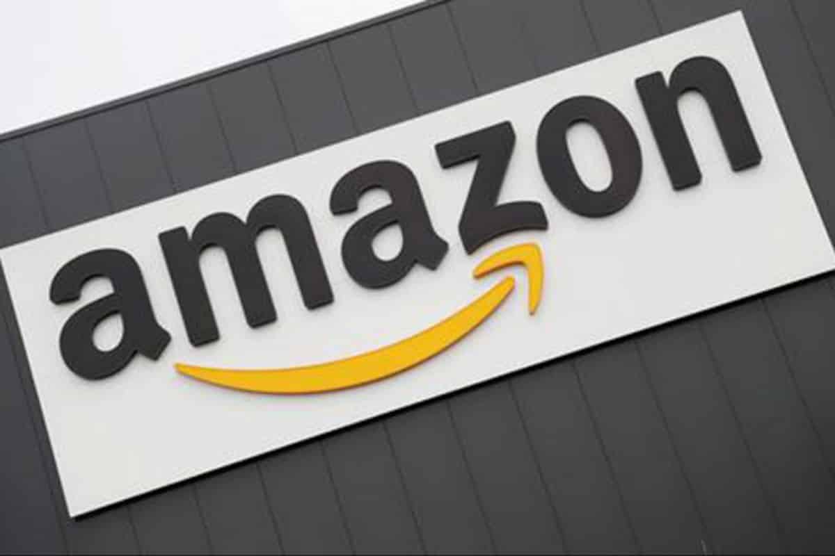 Amazon all’attacco delle recensioni false. Depositata in Italia la prima denuncia penale a livello europeo contro questa pratica fraudolenta